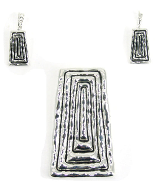 Metal Artwork Design Pendant Set