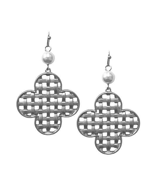 Clover Metal w/ Pearl Earring