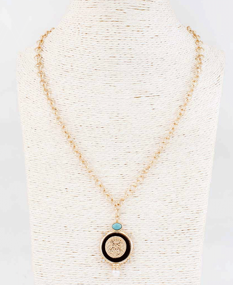 Striking Pendant Chain Necklace