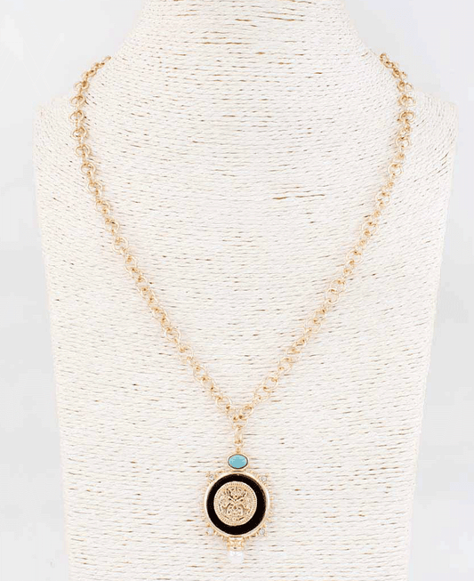 Striking Pendant Chain Necklace