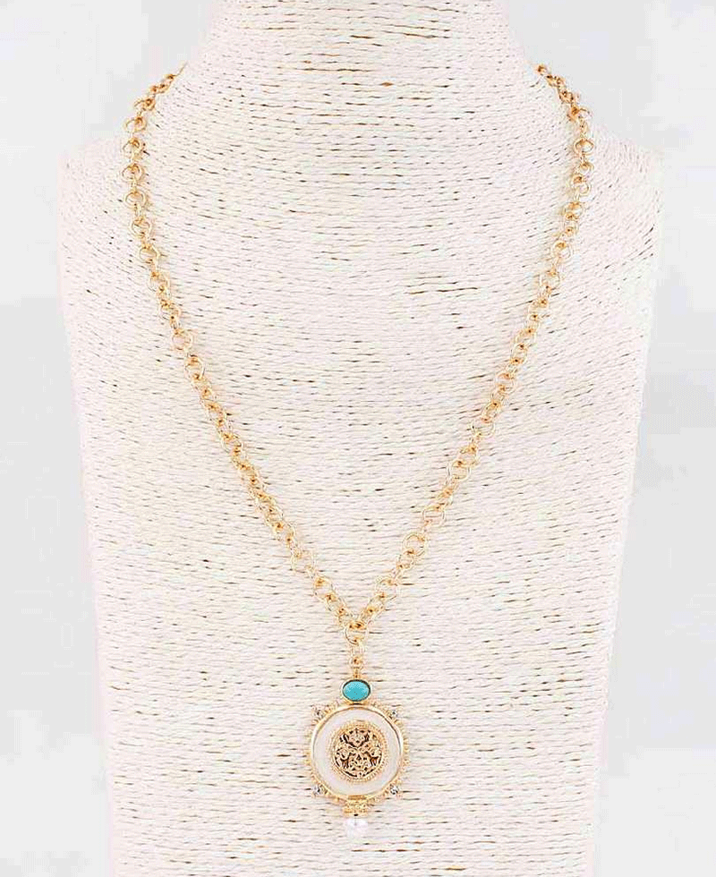 Striking Pendant Chain Necklace