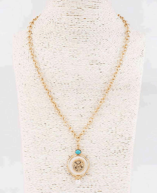 Striking Pendant Chain Necklace