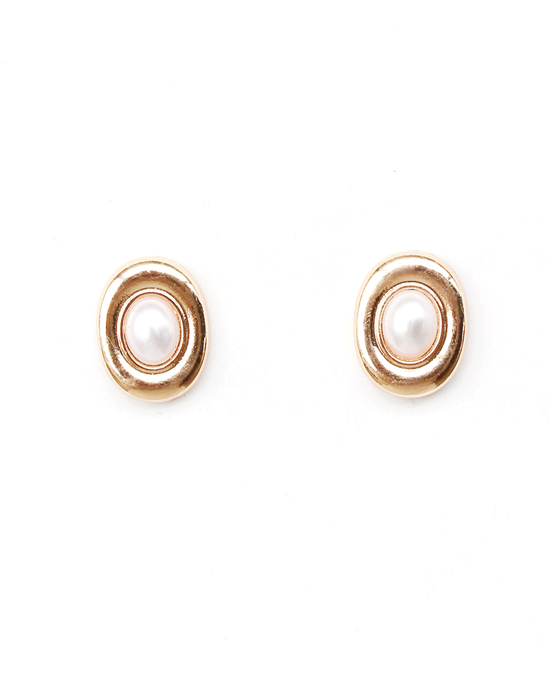 Pearl Frame Stud Earring