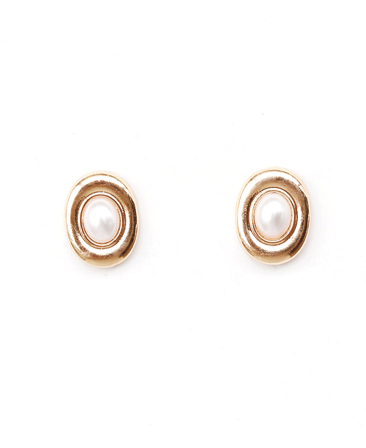 Pearl Frame Stud Earring