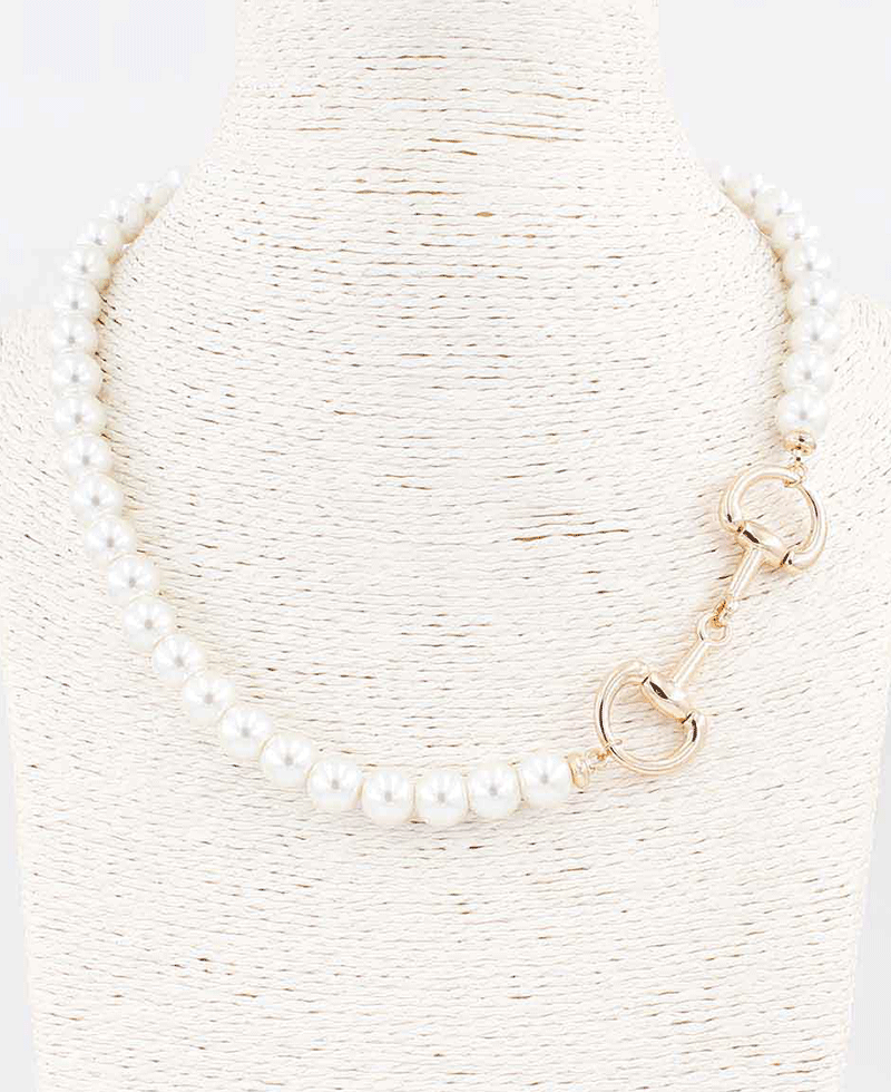 Horsebit Accent Pearl Necklace